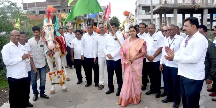 गुणवंत विद्यार्थ्यांची शेंदुर्णीत सवाद्य शोभायात्रा