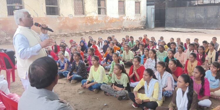 कुसंग, व्यसन, सिनेमामुळे युवा वर्ग बिघडला