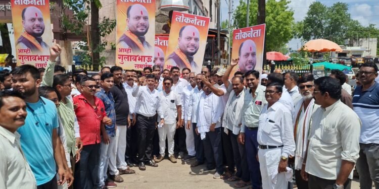 संजय राऊत यांच्या प्रतिमेला जोडे मारो आंदोलन