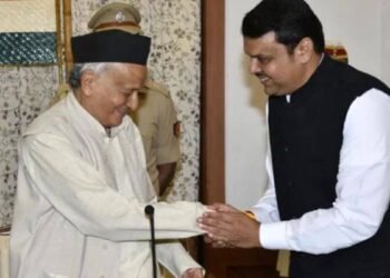 आताची सर्वात मोठी बातमी : फडणवीस राजभवनात दाखल ; सोबत पहा कोण-कोण ?