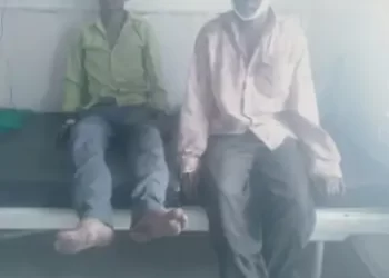 घराजवळ शौचास बसण्याच्या कारणामुळे माय-लेकाचा खून