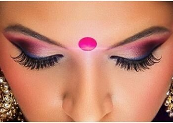 सुंदर दिसण्यासाठी बिंदिया…