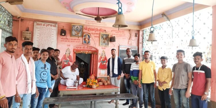 आ.राजुमामा मंत्री व्हावे यासाठी कार्यकर्तेचे देवीला साकडे