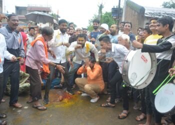 प्रशासनाच्या नावाने बोंबा मारून नागरिकांनी केले आंदोलन