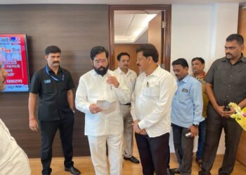 आ.राजुमामांचे मुख्यमंत्र्यांना साकडे ; वाचा काय घातलं साकडं