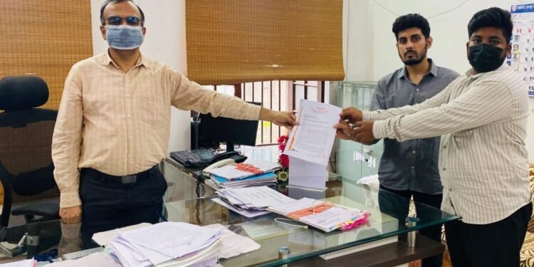 अन्नधान्य व खाद्यान्न वास्तूच्या जी.एस.टी ला विरोध; युवासेनेतर्फे निवेदन