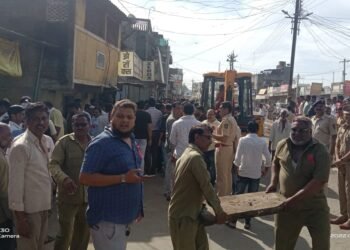 जामनेर शहरातील मुख्य रस्त्यावरील टपरी हातगाडी अतिक्रमण हटवले