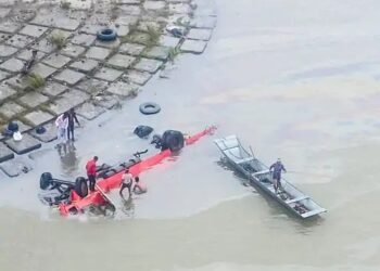 मोठा अपघात : बस नर्मदेत कोसळली ; १३ जणांचा मृत्यू