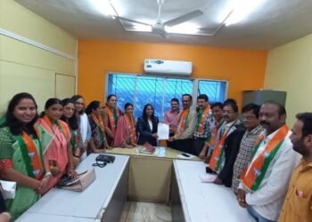 जळगावातील खड्डे न बुजविल्यास आंदोलन करू : भाजपा