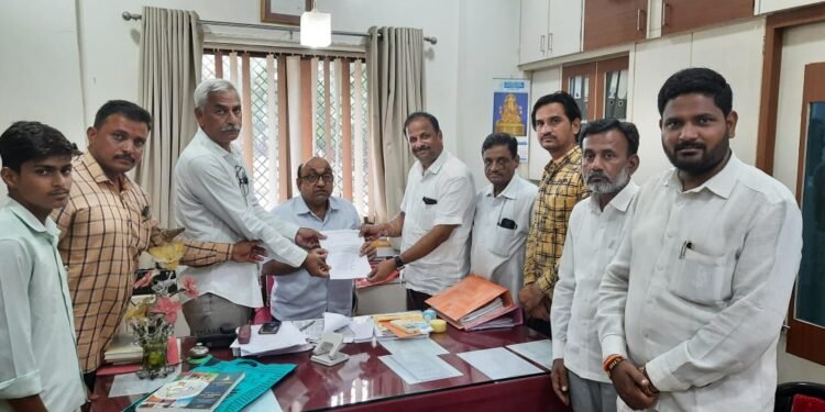 विद्यार्थ्यांना लवकर गुणपत्रिका द्या ; काँग्रेसच्या वतीने निवेदन