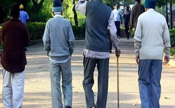 नियमित चालणे हे आपल्या आरोग्यासाठी फायदेशीर