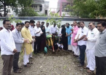 पेट्रोल डिझेलवरील व्हॅट कमी केल्यामुळे सामान्यांना दिलासा – आ.भोळे