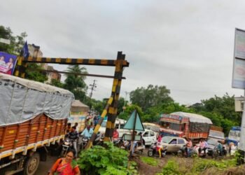 सुरत रेल्वे गेटजवळ ट्रॅफिक जाम ; नागरिकांना त्रास