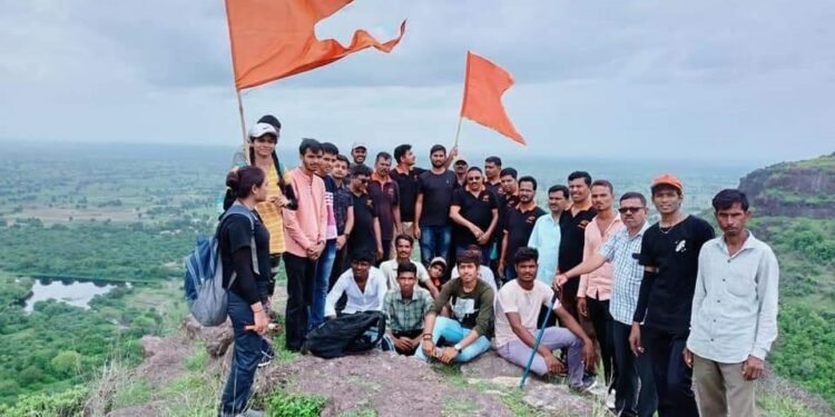 सह्याद्री प्रतिष्ठानने किल्ल्यावर जाऊन केले हे कार्य…