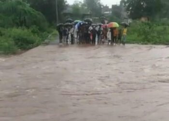 जिल्ह्यातील या दोन गावांचा तुटला संपर्क
