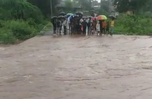 जिल्ह्यातील या दोन गावांचा तुटला संपर्क