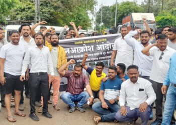 महापौरांना घेराव घालत जनतेने केला रास्ता रोको