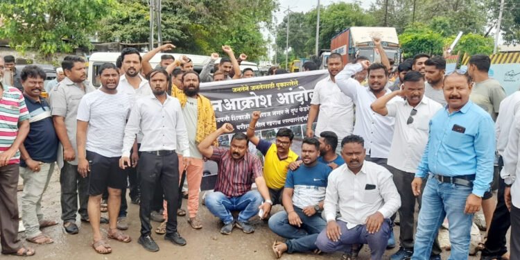 महापौरांना घेराव घालत जनतेने केला रास्ता रोको