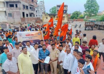 शेंदुर्णीत हिंदूचा भव्य मूक मोर्चा