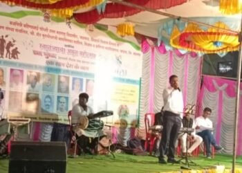 ‘अब तुम्हारे हवाले वतन साथीयों’ गीत सुरु होताच…