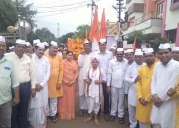 भाविकांच्या उत्साहात निघाली पालखी दिंडी