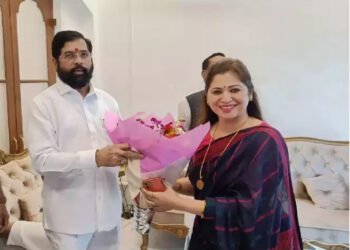 दोघांनीही एक एक पाऊल पुढे या, दिपाली सय्यद यांचं शिंदे-ठाकरेंना आवाहन