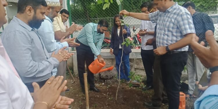 पर्यावरण संवर्धनासाठी वृक्षारोपण मोहीम आवश्यक : जिल्हाधिकारी अभिजीत राऊत