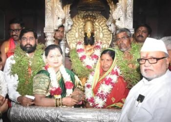 मुख्यमंत्री शिंदे यांनी केली सपत्नीक पांडुरंगाची महापूजा