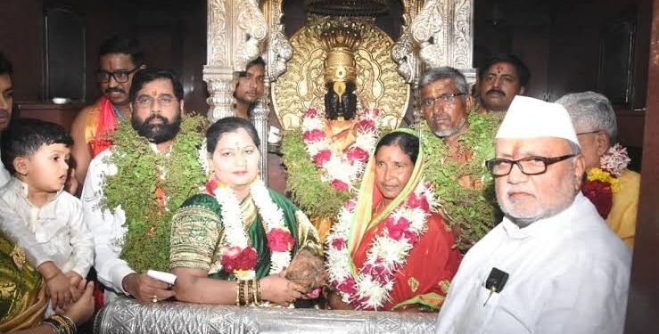 मुख्यमंत्री शिंदे यांनी केली सपत्नीक पांडुरंगाची महापूजा