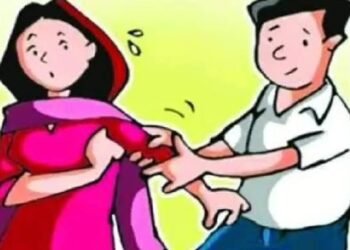 तरुणीचा फोटो काढून केला व्हायरल ; गुन्हा दाखल