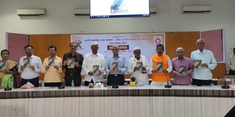 समाजातील स्वतंत्र सैनिकांचा सन्मान केलाच पाहिजे