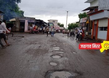 लोहारा बसस्थानक आवार-रस्त्यालाही खड्ड्यांचे ग्रहण