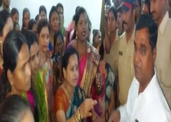 शिंदे गटाचे आमदार बंडानंतर पहिल्यांदाच मतदारसंघात, शिवसेनेच्या महिला आघाडीची घोषणाबाजी