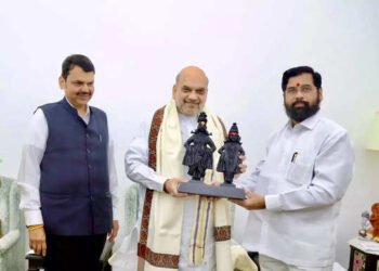 शिंदे-फडणवीस शहांना भेटले : शिंदे गटाला १३ मंत्रिपद