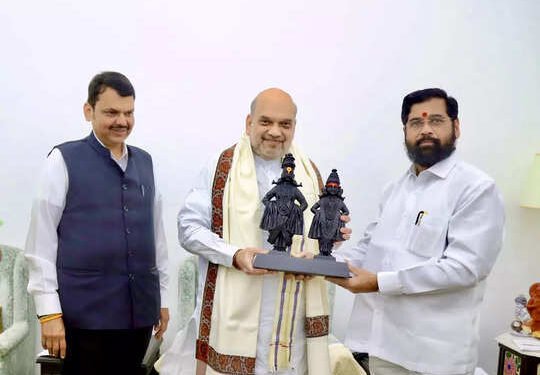 शिंदे-फडणवीस शहांना भेटले : शिंदे गटाला १३ मंत्रिपद