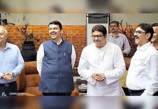 ती बातमी खोटी; देवेंद्र फडणवीसांच्या भेटीनंतर राज ठाकरेंचे एका वाक्यात उत्तर