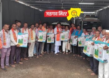 माजी मुख्यमंत्री उद्धव ठाकरे यांच्या वाढदिवसानिमित्त शेती पंपाचे वाटप