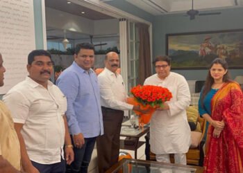 शिंदे गटातील या आमदारांनी घेतली राज ठाकरे यांची भेट