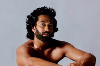 चक्क… बॉलिवूड स्टार रणवीरसाठी कपडे केले दान ; पहा व्हिडीओ