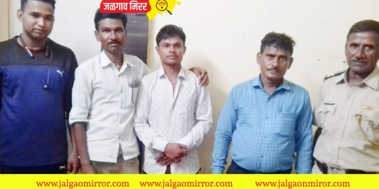 देव तारी त्यास कोण मारी… धावत्या रेल्वेतून घेतली उडी…    