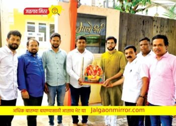 जळगावच्यावतीने आदित्य ठाकरे यांना संकल्पपूर्ती ‘श्रीं’ची मूर्ती भेट