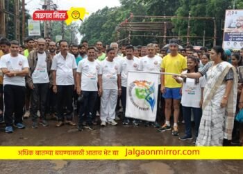 महापौर जयश्री महाजन यांनी दाखवली मॅरेथॉन रॅलीस हिरवी झेंडी