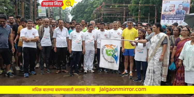 महापौर जयश्री महाजन यांनी दाखवली मॅरेथॉन रॅलीस हिरवी झेंडी