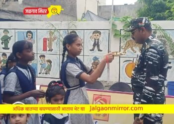 राखीपोर्णिमेनिमित्त कोरोना योध्यांना विद्यार्थ्यांनी बांधली राखी
