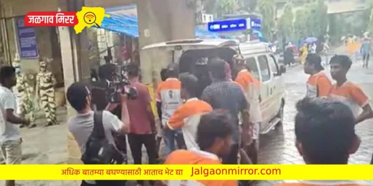 थर रचताना तोल गेला आणि घात झाला ; सहाव्या थरावरुन गोविंदा कोसळला