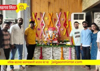 श्री ओम प्लायवूडमध्ये बाप्पाचे आगमन