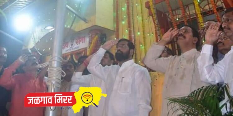 ठाण्याची परंपरा कायम ; CM शिंदेंनी केले रात्री ध्वजारोहण
