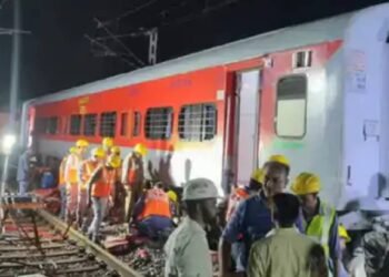 गोंदियात रेल्वे अपघातात ५० प्रवासी जखमी