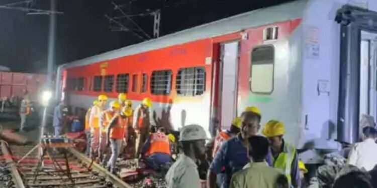 गोंदियात रेल्वे अपघातात ५० प्रवासी जखमी