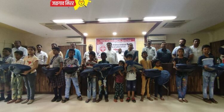 शालेय साहित्याचे 600 गरजू विद्यार्थ्यांना मोफत वितरण